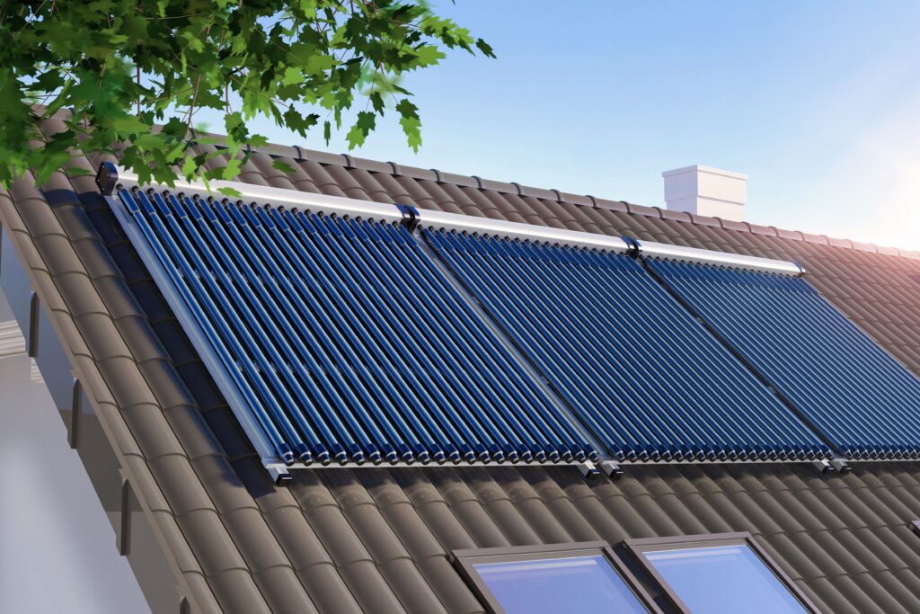Types de panneaux solaires : panneau solaire thermique installé sur un toit, captant l'énergie solaire pour chauffer l'eau