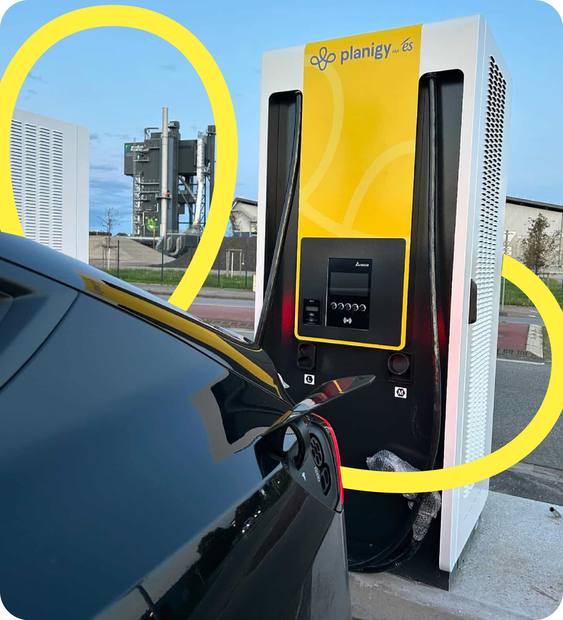 Station de recharge pour véhicules électriques Planigy par ÉS